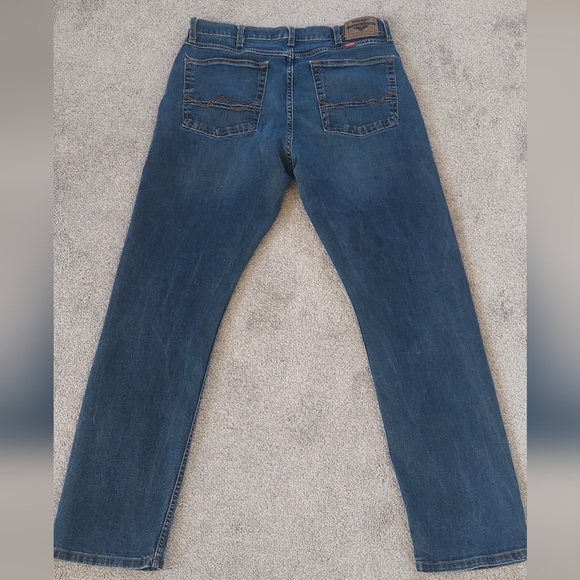 Wrangler Relaxed Blue Jeans with Classic Medium Wash - Picture 7 of 12